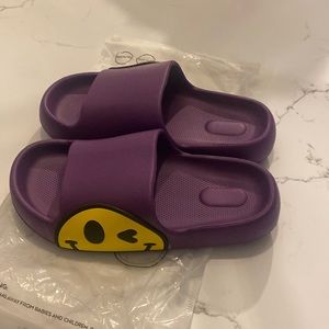 Smile Face Open Toe Slides (Size 5/6)
